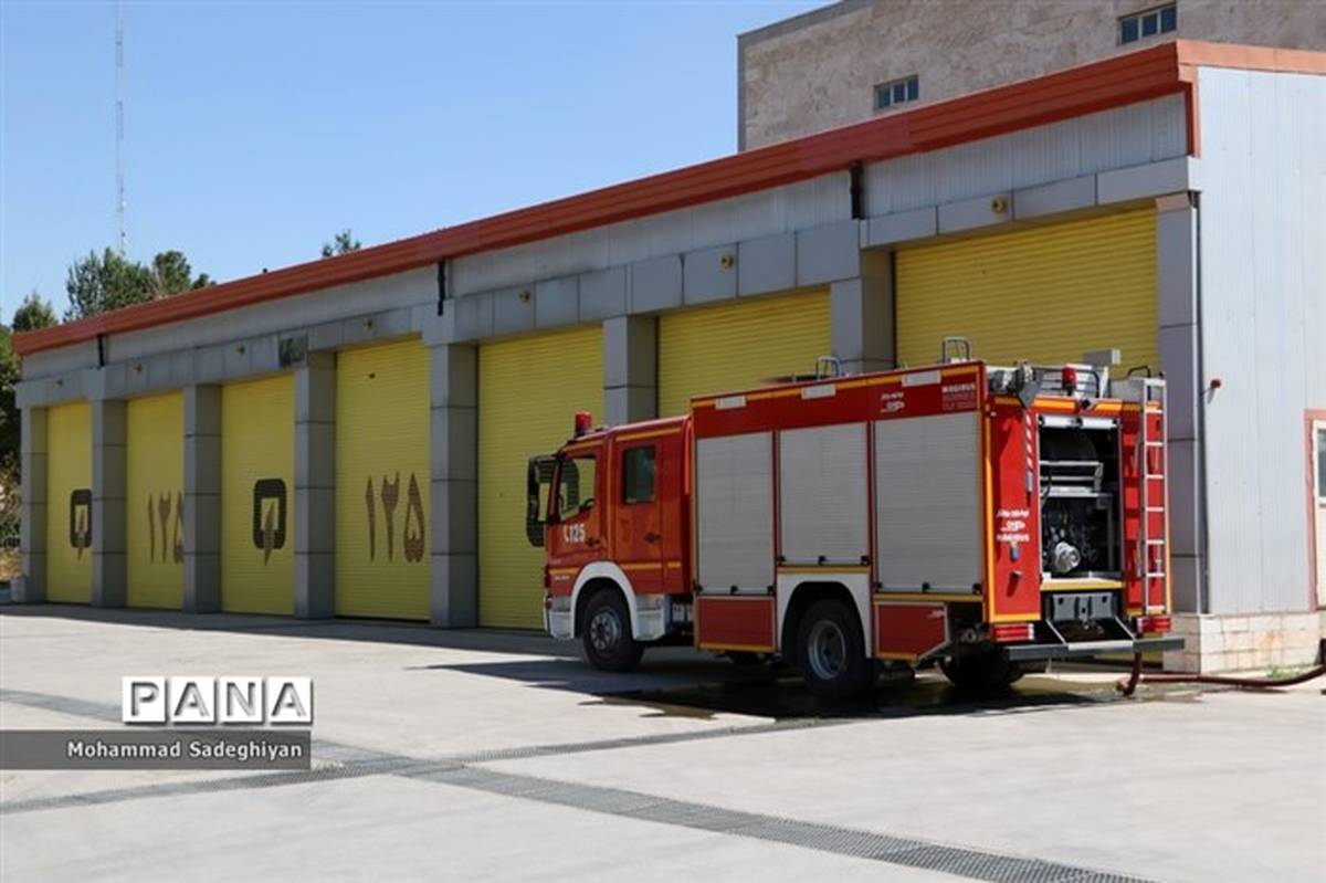 واگذاری ۲۴ دستگاه ماشین آتش نشانی نیمه سنگین به شهرداریها همزمان با هفته دولت