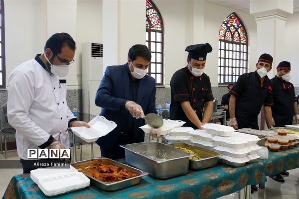 افتتاح آشپزخانه توزیع غذای گرم میان خانواده‌های نیازمند آسیب دیده از کرونا