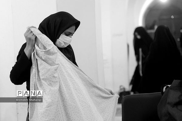 نماز ظهر عاشورا در مسجد امام اصفهان