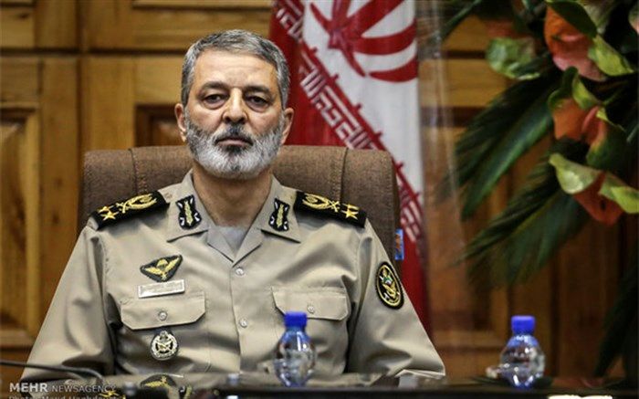 فرمانده کل ارتش: هر کشوری غیر از ایران با این تحریم‌ها محو می‌شد