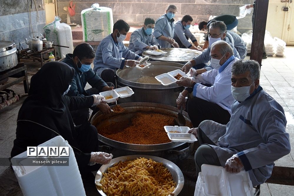 توزیع غذا تبرکی در شهرستان خوسف