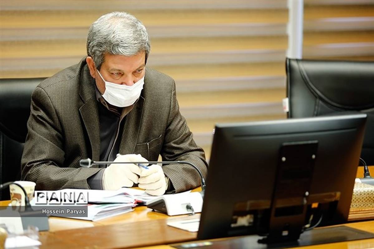 حسینی خبر داد: والدین به عنوان دستیاران معلم در سال جاری