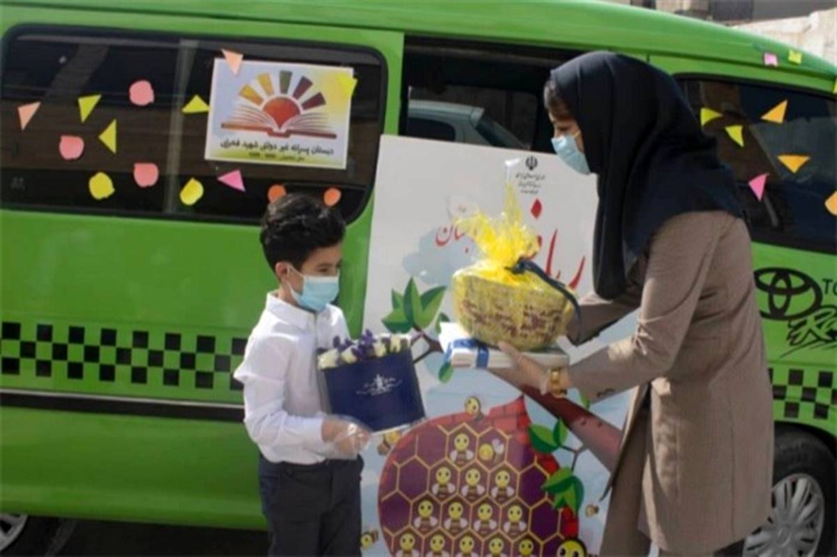 جشن شکوفه ها در دبستان شهید فخرایی بوشهر برگزار شد