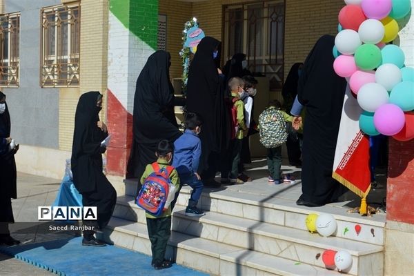 آیین بازگشایی مدارس و نواخته شدن زنگ سال تحصیلی جدید در بافق