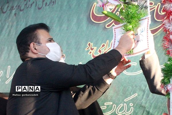 نماینده ولی فقیه در استان آذربایجان شرقی در آیین بازگشایی مدارس در سال 1400-1399