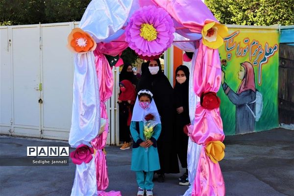 زنگ شکوفه ها در مدارس آباده
