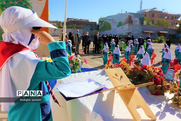 زنگ شکوفه ها در مدارس آباده