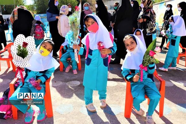 زنگ شکوفه ها در مدارس آباده