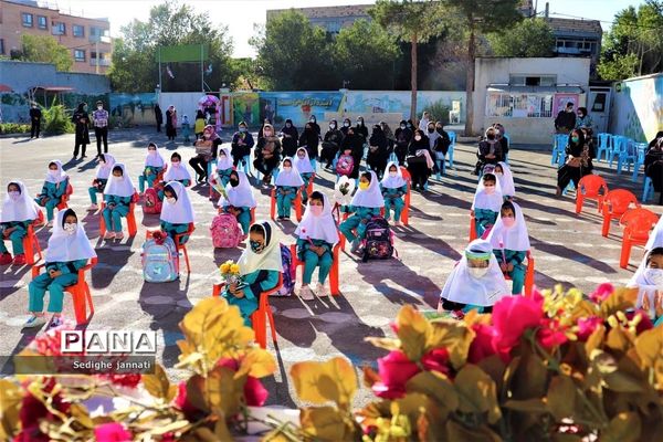 زنگ شکوفه ها در مدارس آباده