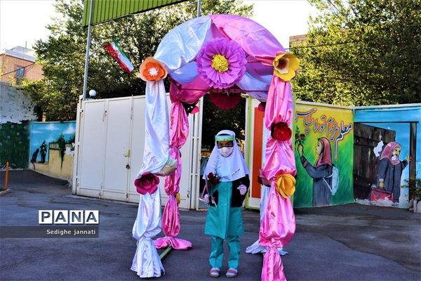 زنگ شکوفه ها در مدارس آباده