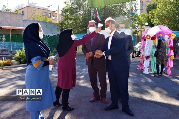زنگ شکوفه ها در مدارس آباده