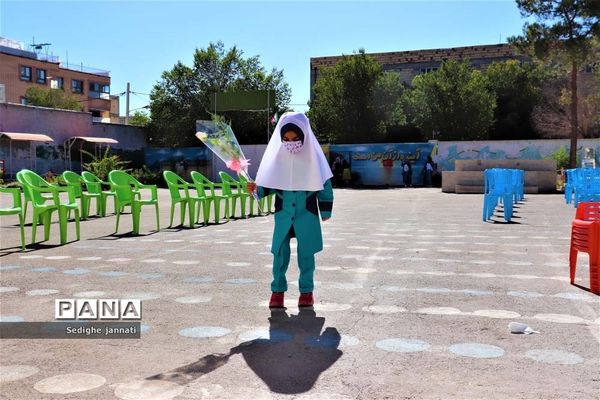 زنگ شکوفه ها در مدارس آباده