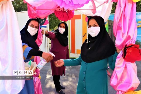 زنگ شکوفه ها در مدارس آباده