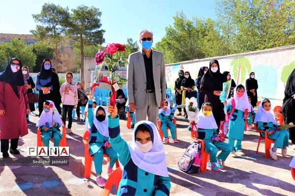 زنگ شکوفه ها در مدارس آباده