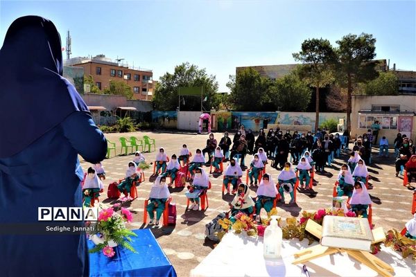 زنگ شکوفه ها در مدارس آباده