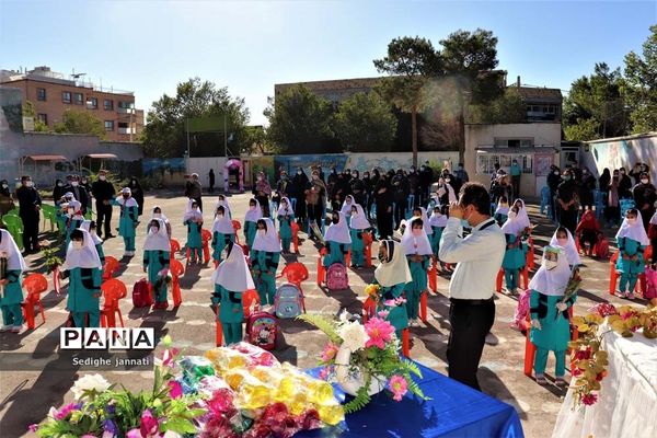 زنگ شکوفه ها در مدارس آباده