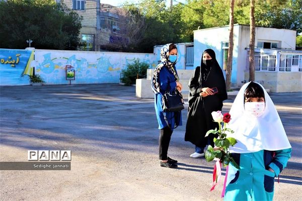 زنگ شکوفه ها در مدارس آباده