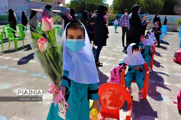 زنگ شکوفه ها در مدارس آباده