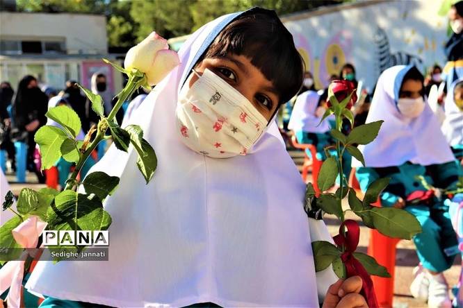 زنگ شکوفه ها در مدارس آباده