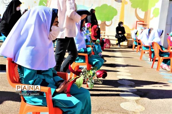 زنگ شکوفه ها در مدارس آباده
