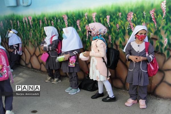 جشن شکوفه ها در دبستان شایگان فسا