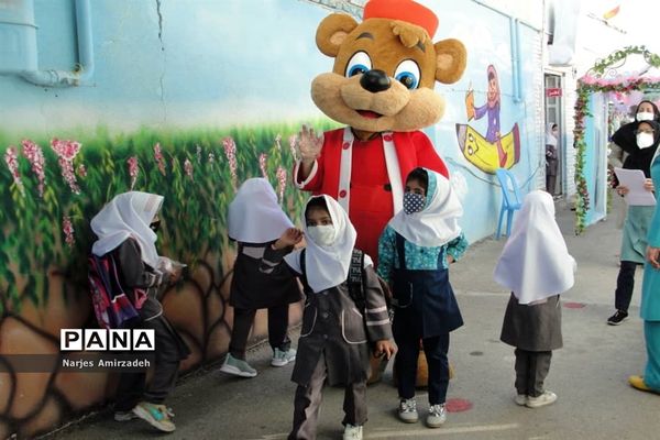 جشن شکوفه ها در دبستان شایگان فسا