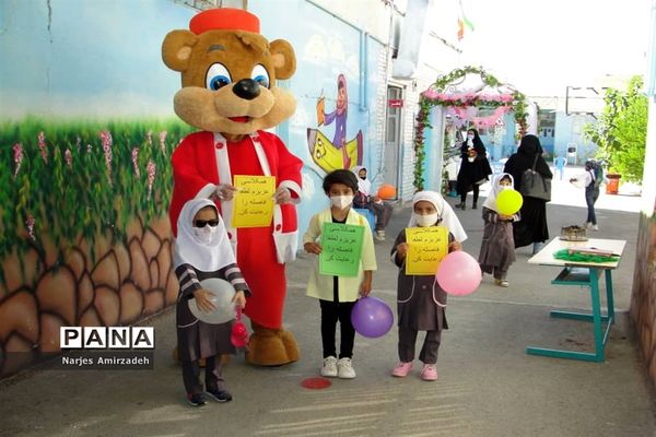 جشن شکوفه ها در دبستان شایگان فسا
