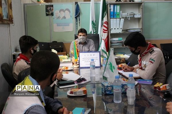 نشست صمیمانه مدیر سازمان دانش آموزی استان بوشهر با دانش آموزان منتخب استان فارس