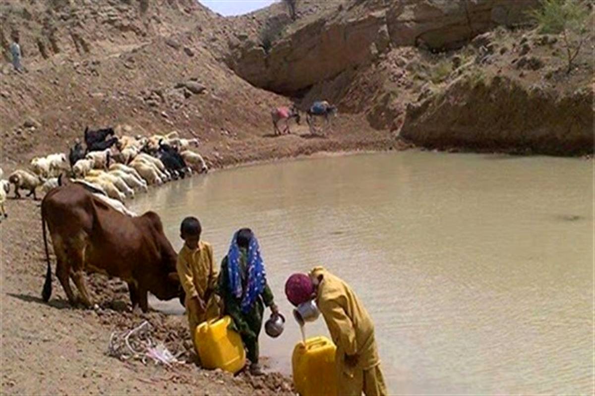 استاندار سیستان و بلوچستان آب خوردن مردم از هوتک را تکذیب کرد