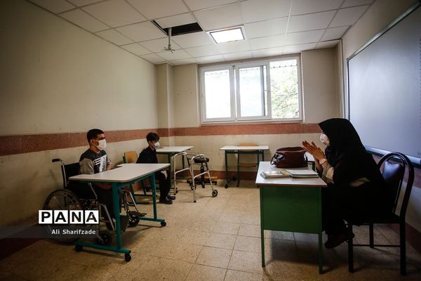 مدارس زیر سایه کرونا -4