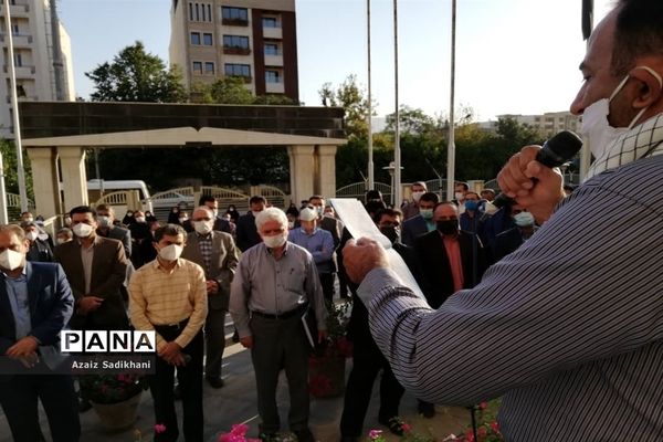 تجمع کارکنان آموزش و پرورش فارس در اعتراض به توهین نشریه فرانسوی به پیامبر اسلام (ص)