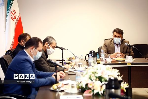 نشست هم‌اندیشی پایگاه بسیج شهید کاظمی با رییس بسیج فرهنگیان کشور