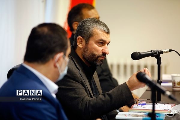 نشست هم‌اندیشی پایگاه بسیج شهید کاظمی با رییس بسیج فرهنگیان کشور