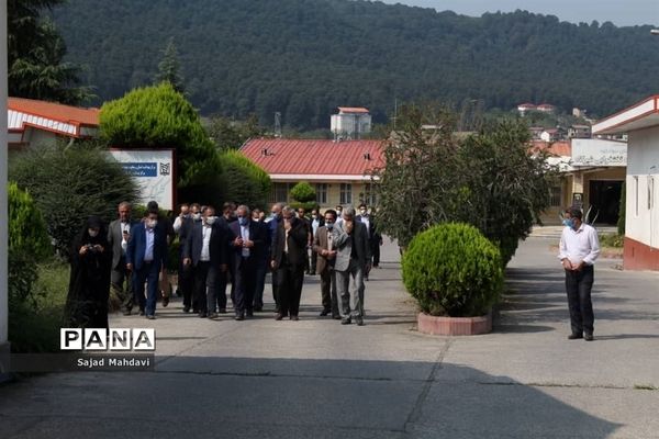 بازدید رییس سازمان نوسازی مدارس کشور از پروژه‌های نیمه‌تمام مازندران