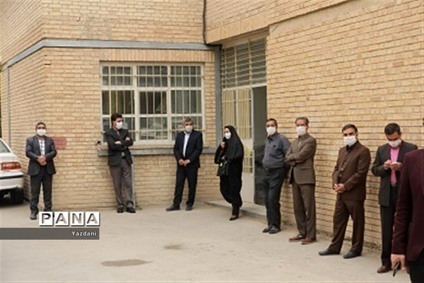 ادای احترام همکاران اداره‌کل آموزش و پرورش خراسان شمالی به مقام شامخ شهدا