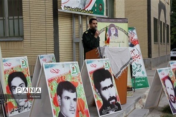 ادای احترام همکاران اداره‌کل آموزش و پرورش خراسان شمالی به مقام شامخ شهدا