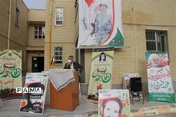 ادای احترام همکاران اداره‌کل آموزش و پرورش خراسان شمالی به مقام شامخ شهدا