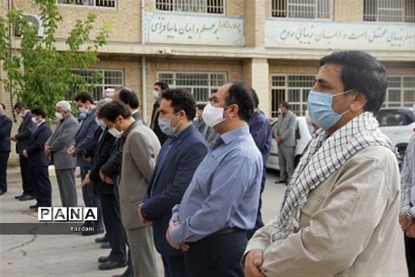 ادای احترام همکاران اداره‌کل آموزش و پرورش خراسان شمالی به مقام شامخ شهدا