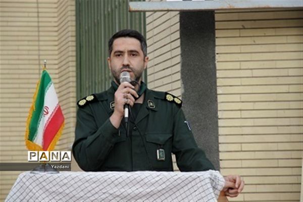 ادای احترام همکاران اداره‌کل آموزش و پرورش خراسان شمالی به مقام شامخ شهدا