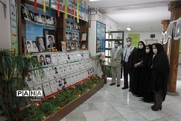 ادای احترام همکاران اداره‌کل آموزش و پرورش خراسان شمالی به مقام شامخ شهدا