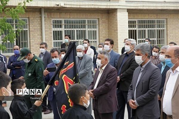 ادای احترام همکاران اداره‌کل آموزش و پرورش خراسان شمالی به مقام شامخ شهدا