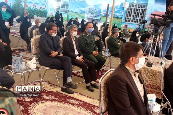نواختن زنگ چهلمین سالگرد دفاع مقدس در استان اصفهان