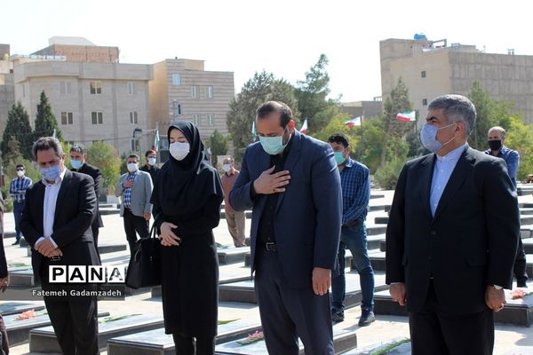 گلباران وعطر افشانی مزارشهدای هشت سال دفاع مقدس شهرستان اسلامشهر