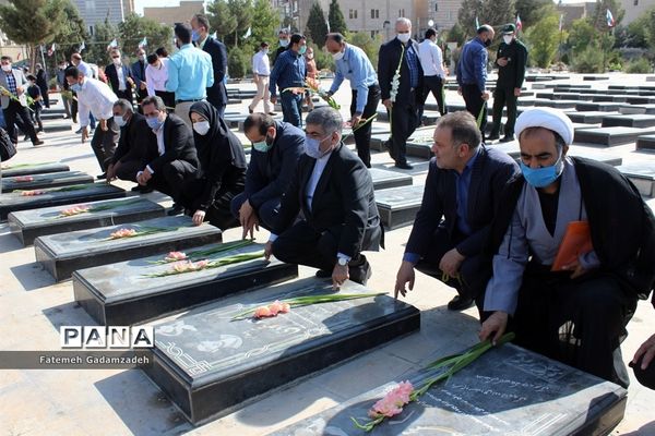 گلباران وعطر افشانی مزارشهدای هشت سال دفاع مقدس شهرستان اسلامشهر