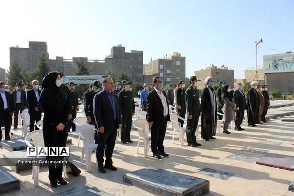 گلباران وعطر افشانی مزارشهدای هشت سال دفاع مقدس شهرستان اسلامشهر