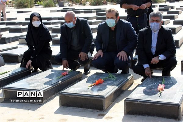 گلباران وعطر افشانی مزارشهدای هشت سال دفاع مقدس شهرستان اسلامشهر