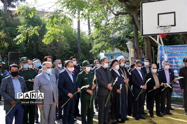 آیین استانی نواختن زنگ ایثار و شهادت در آموزشگاه شاهد فردوسی  ناحیه 2 مشهد