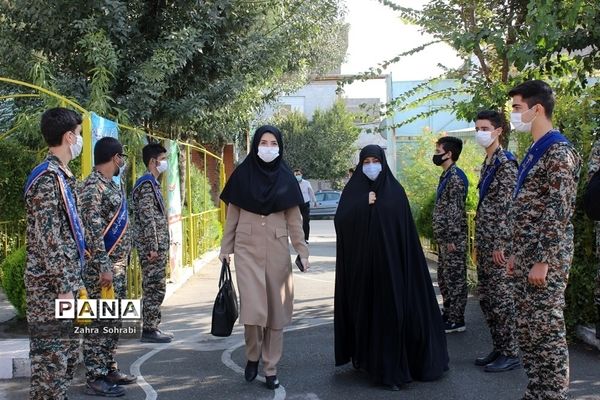 نواختن زنگ مقاومت،ایثار و پیروزی در آموزشگاه شهدای ایران تایر اسلامشهر