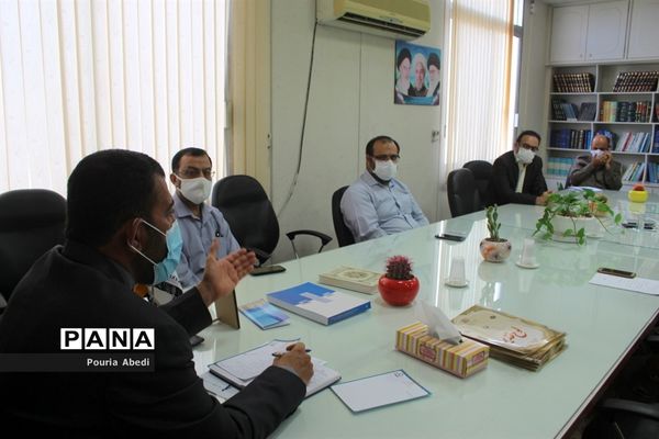 نشست صمیمی خادمان قرآن با معاون پرورشی و فرهنگی آموزش و پرورش استان بوشهر