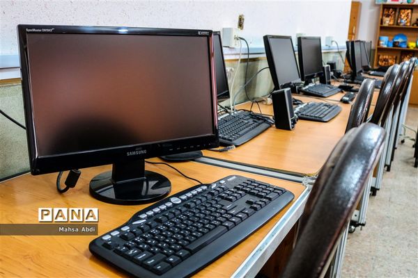 تلاش معلمان شیراز در آموزش مجازی به دانش‌آموزان
